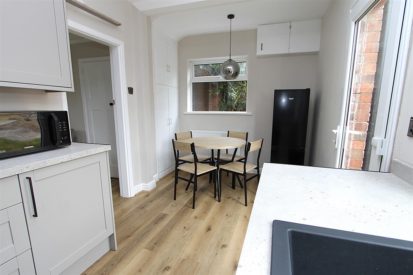 2 bed property in Caunsall Road, Kidderminster